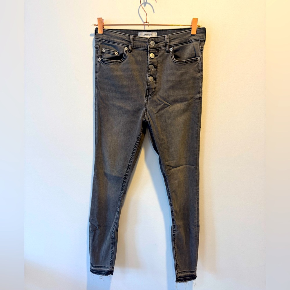 Zara Black/Gray Women's Jeans with distressed cuff size 8